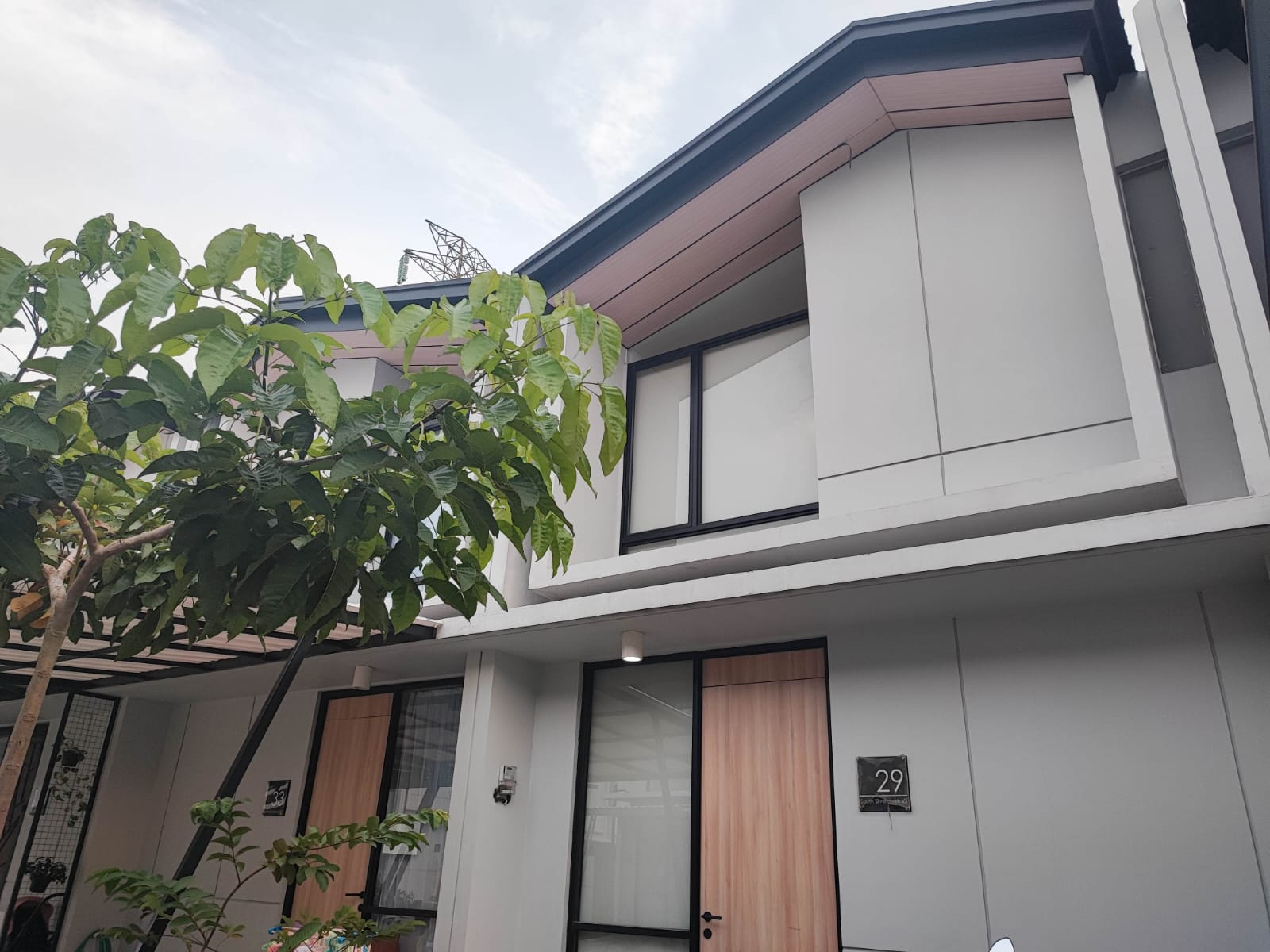 Rumah Disewakan di Cluster Waterfront Lippo Cikarang